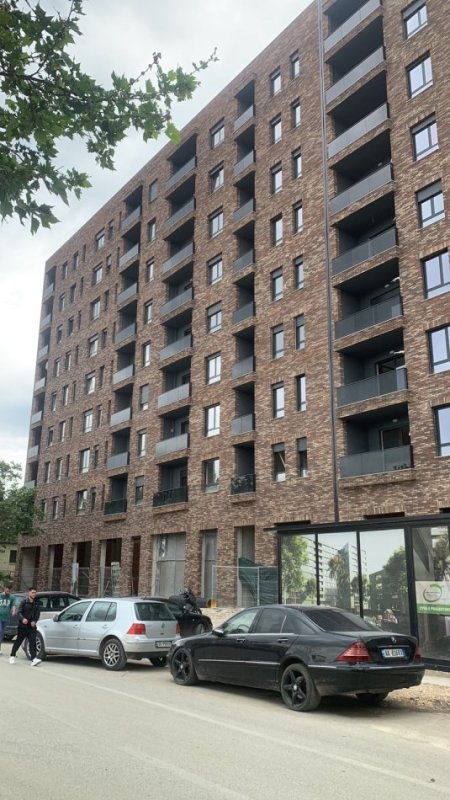 Tirane, shes 3+1+Ballkon , 121 m² 169.000 € (5 Maji)