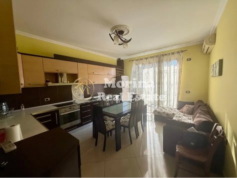 Tirane, jepet me qera apartament 3+1+Ballkon Kati 8, 125 m² 600 € (Astir)