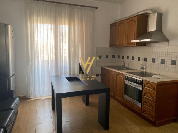 Tirane, jepet me qera apartament 2+1+Ballkon Kati 2, 70 m² 400 € (RRUGA E KAVAJES)