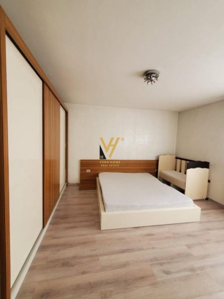 Tirane, jepet me qera apartament 2+1+Ballkon Kati 4, 80 m² 650 € (RRUGA HOXHA TAHSIM)