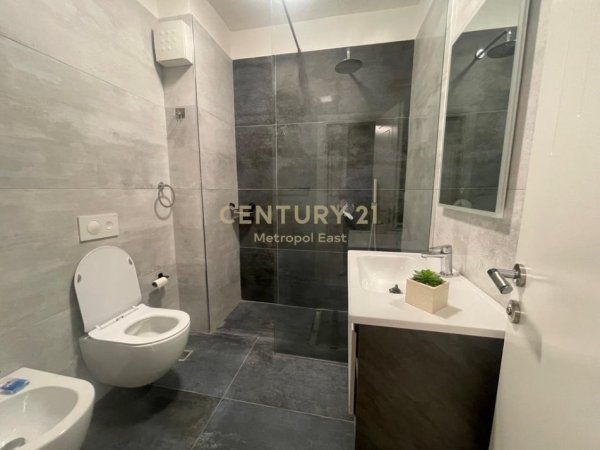Tirane, jepet me qera apartament 2+1 Kati 9, 112 m² 750 € (Shefqet Musaraj)