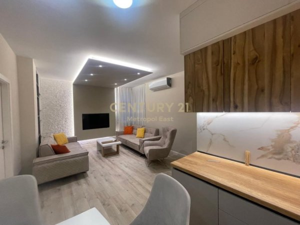 Tirane, jepet me qera apartament 2+1 Kati 9, 112 m² 750 € (Shefqet Musaraj)