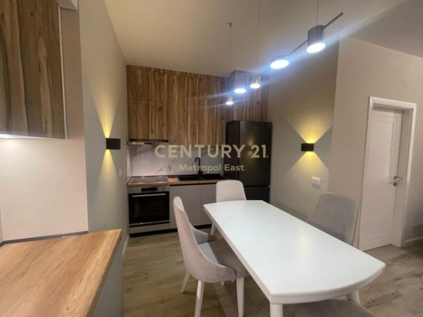 Tirane, jepet me qera apartament 2+1 Kati 9, 112 m² 750 € (Shefqet Musaraj)