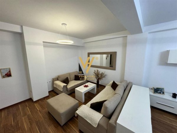 Tirane, jepet me qera apartament 3+1+Ballkon Kati 5, 120 m² 1.000 € (LIQENI THATE)