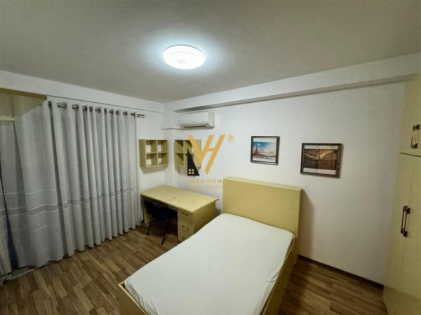 Tirane, jepet me qera apartament 3+1+Ballkon Kati 5, 120 m² 1.000 € (LIQENI THATE)