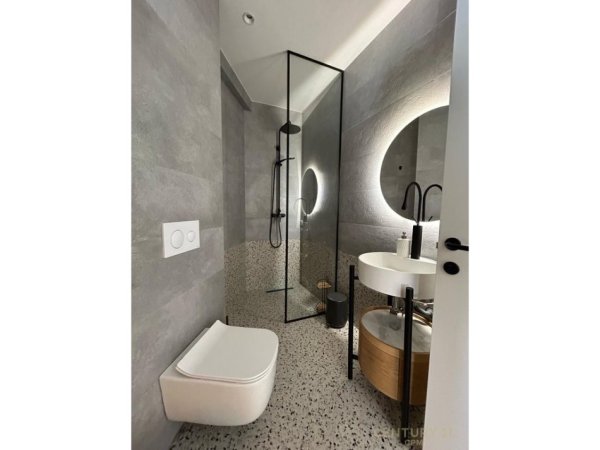 Tirane, jepet me qera apartament 2+1 Kati 7, 126 m² 1.550 € 