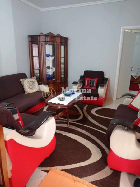 Tirane, jepet me qera shtepi 1+1 Kati 1, 55 m² 300 € (Porcelan)