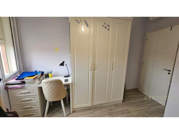Tirane, jepet me qera apartament 2+1 Kati 3, 90 m² 640 € (Rr.Studenti)