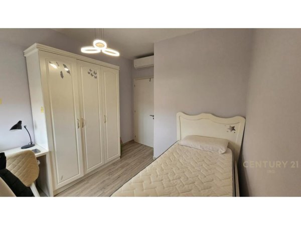 Tirane, jepet me qera apartament 2+1 Kati 3, 90 m² 640 € (Rr.Studenti)