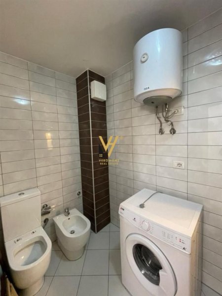 Tirane, jepet me qera apartament 2+1+Ballkon Kati 5, 85 m² 700 € (qender)
