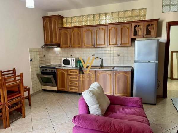 Tirane, jepet me qera apartament 1+1+Ballkon Kati 3, 70 m² 430 € (PALLATI ME SHIGJETA)