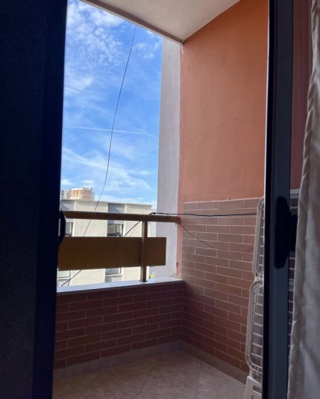 Tirane, jepet me qera apartament 1+1+Ballkon Kati 3, 60 m² 430 € (Globe , Perball Delijorgjit)