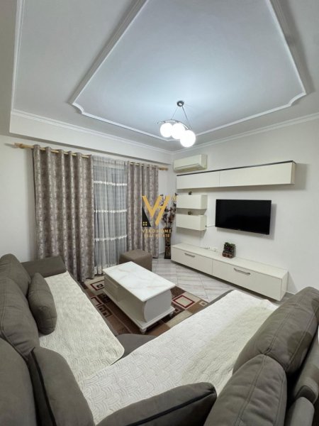 Tirane, jepet me qera apartament 1+1+Ballkon Kati 6, 65 m² 600 € (KOMUNA E PARISIT)