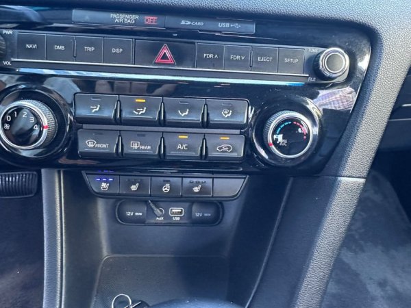 Tirane, shitet makine KIA sport Nafte, e bardhë, automatike, me Kondicioner, me 205.000 km  per 12,000 € .