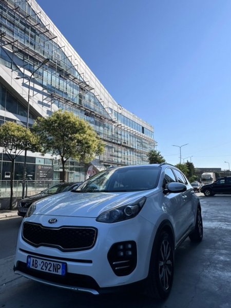 Tirane, shitet makine KIA sport Nafte, e bardhë, automatike, me Kondicioner, me 205.000 km  per 12,000 € .