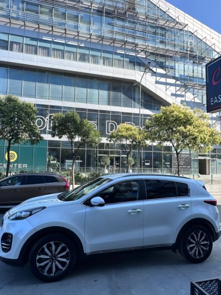 Tirane, shitet makine KIA sport Nafte, e bardhë, automatike, me Kondicioner, me 205.000 km  per 12,000 € .