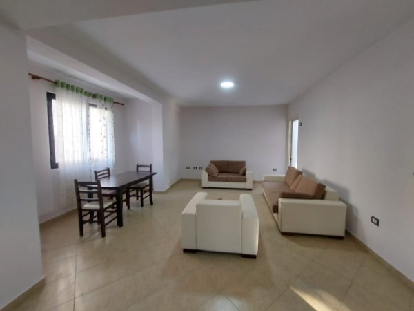 Tirane, jepet me qera apartament 2+1 Kati 1, 90 m² 380 € (Ambasada Saudite)