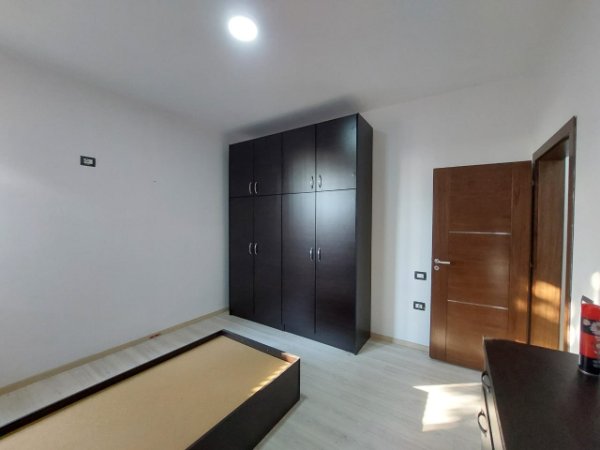 Tirane, jepet me qera apartament 2+1 Kati 1, 90 m² 380 € (Ambasada Saudite)
