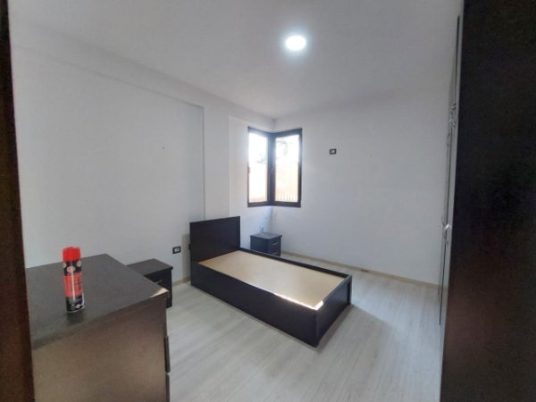 Tirane, jepet me qera apartament 2+1 Kati 1, 90 m² 380 € (Ambasada Saudite)