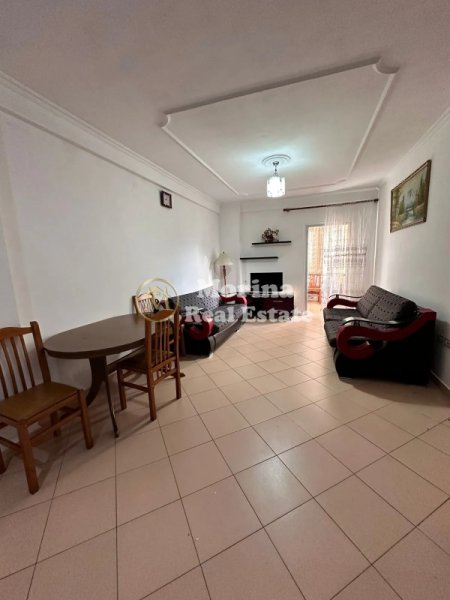 Tirane, jepet me qera apartament 2+1+Ballkon Kati 2, 100 m² 400 € (Rruga 5 Maji)