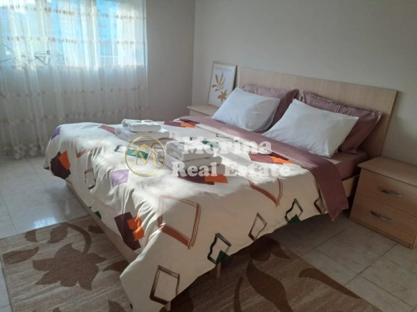 Tirane, jepet me qera apartament 2+1 Kati 4, 80 m² 550 € (Komuna e Parisit)