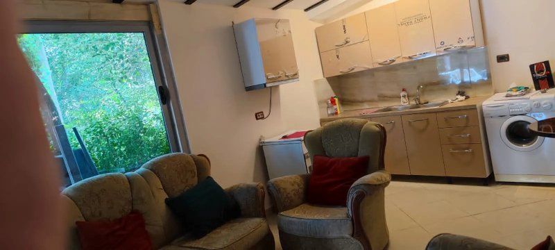 Tirane, jepet me qera apartament 2+1 Kati 1, 70 m² 400 € (Brryli)