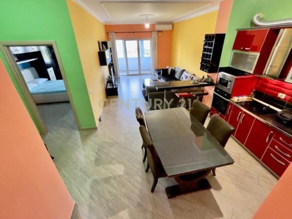Tirane, jepet me qera apartament 2+1 Kati 4, 120 m² 620 € (Vilat gjermane)