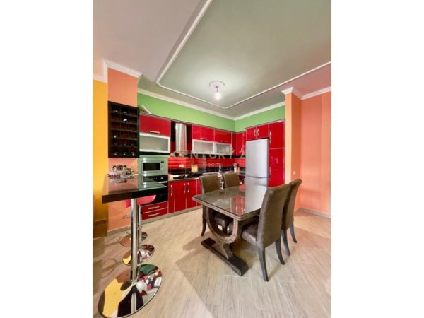 Tirane, jepet me qera apartament 2+1 Kati 4, 120 m² 620 € (Vilat gjermane)
