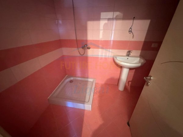 Shitet, Apartament 2+1, Ali Demi, Tiranë.
