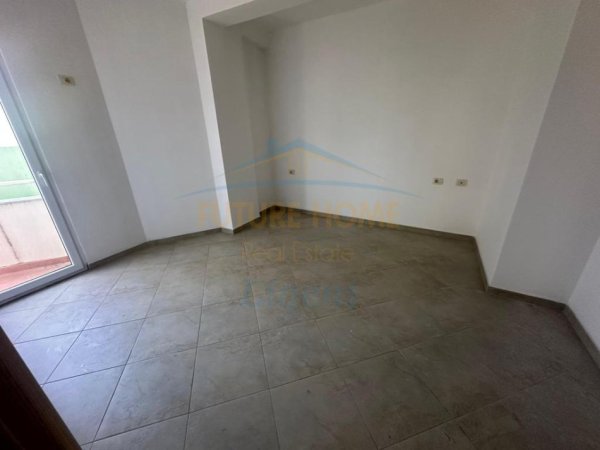 Shitet, Apartament 2+1, Ali Demi, Tiranë.