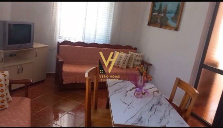 Tirane, jepet me qera apartament 1+1+Ballkon Kati 1, 80 m² 300 € (PALLATI ME SHIGJETA)