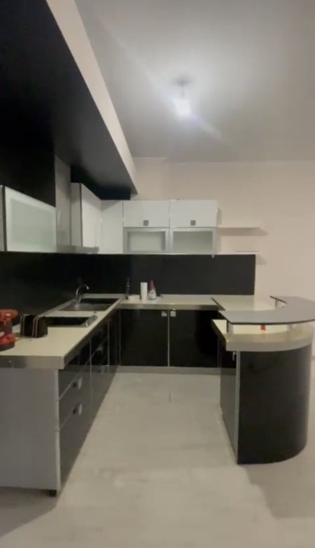 Tirane, jepet me qera apartament 1+1+Ballkon Kati 6, 75 m² 400 € (Big Market Mbikalimi , Kristal Center)