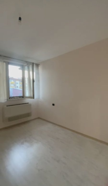 Tirane, jepet me qera apartament 1+1+Ballkon Kati 6, 75 m² 400 € (Big Market Mbikalimi , Kristal Center)