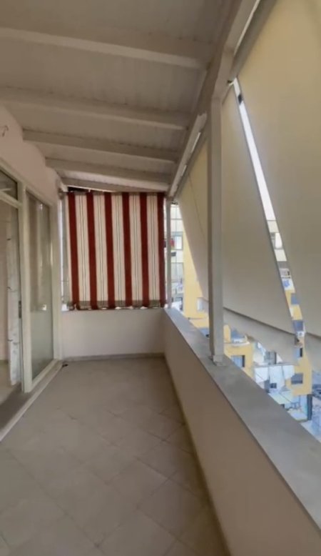 Tirane, jepet me qera apartament 1+1+Ballkon Kati 6, 75 m² 400 € (Big Market Mbikalimi , Kristal Center)