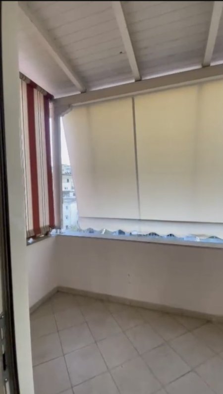 Tirane, jepet me qera apartament 1+1+Ballkon Kati 6, 75 m² 400 € (Big Market Mbikalimi , Kristal Center)