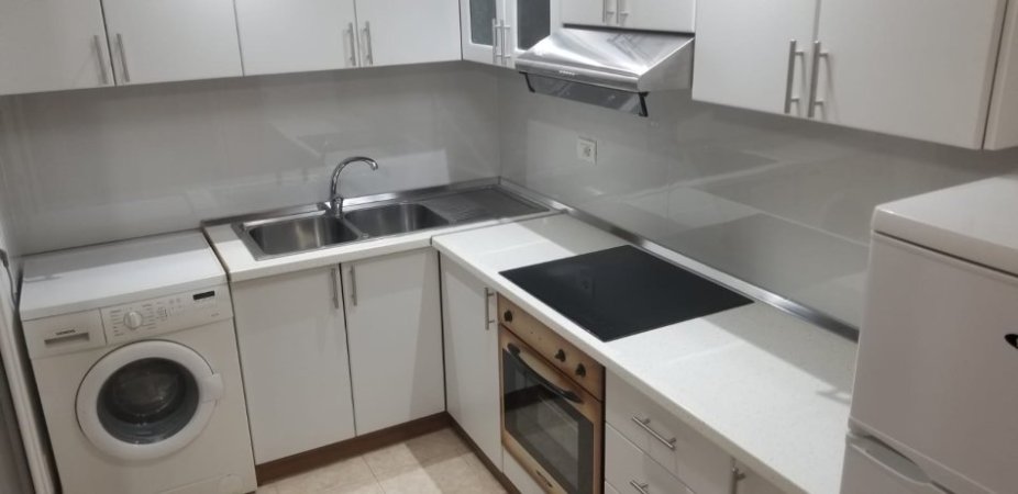 Tirane, jepet me qera apartament 1+1+Ballkon Kati 2, 65 m² 420 € (Bar Agron , Fusha e Aviacionit)