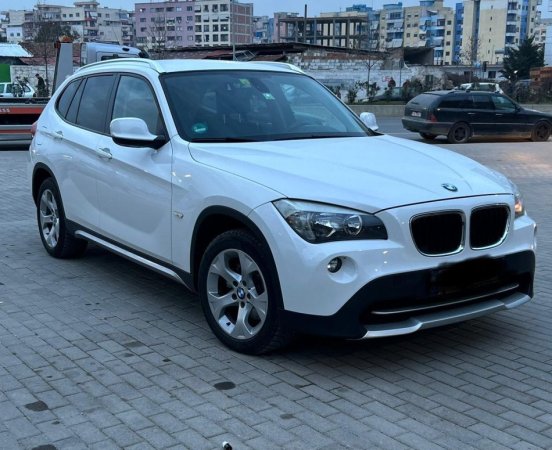 Tirane, shitet SUV | Xhip Bmw Nafte, e bardhë automatik Klima 190.000 km 8.200 €