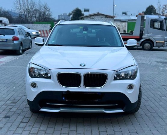 Tirane, shitet SUV | Xhip Bmw Nafte, e bardhë automatik Klima 190.000 km 8.200 €