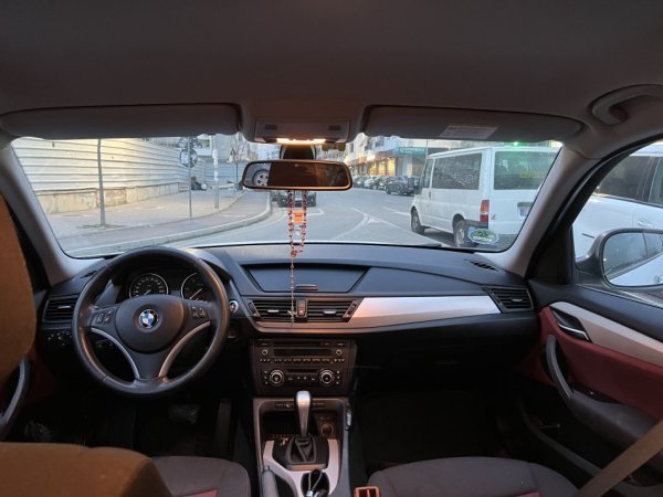 Tirane, shitet SUV | Xhip Bmw Nafte, e bardhë automatik Klima 190.000 km 8.200 €