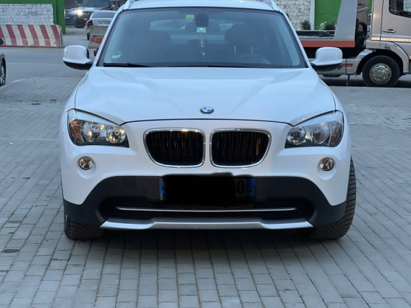 Tirane, shitet SUV | Xhip Bmw Nafte, e bardhë automatik Klima 190.000 km 8.200 €