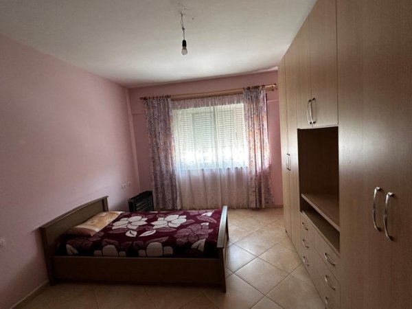 Tirane, jepet me qera apartament 2+1+Ballkon , 650 € 