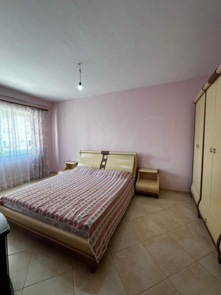Tirane, jepet me qera apartament 2+1+Ballkon , 650 € 