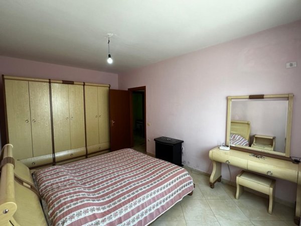 Tirane, jepet me qera apartament 2+1+Ballkon , 650 € 