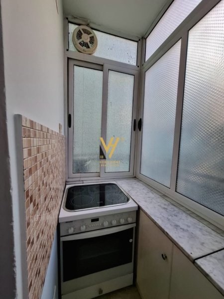Tirane, jepet me qera apartament 1+1+Ballkon Kati 3, 65 m² 550 € (KOMUNA E PARISIT)