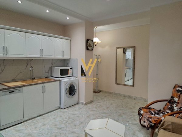 Tirane, jepet me qera apartament 1+1+Ballkon Kati 3, 65 m² 550 € (KOMUNA E PARISIT)
