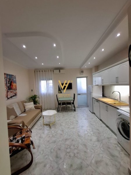 Tirane, jepet me qera apartament 1+1+Ballkon Kati 3, 65 m² 550 € (KOMUNA E PARISIT)