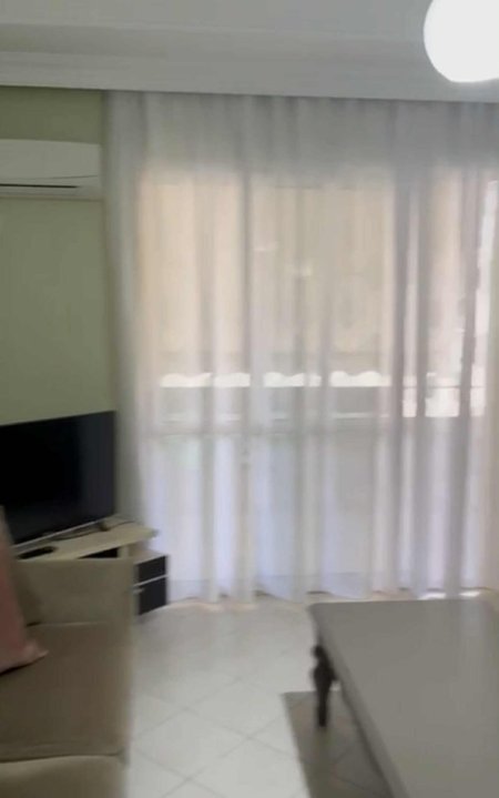 Tirane, jepet me qera apartament 1+1+Ballkon Kati 5, 74 m² 600 € (KOMUNA E PARISIT)