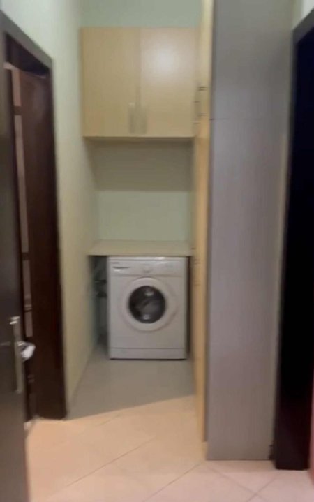Tirane, jepet me qera apartament 1+1+Ballkon Kati 5, 74 m² 600 € (KOMUNA E PARISIT)