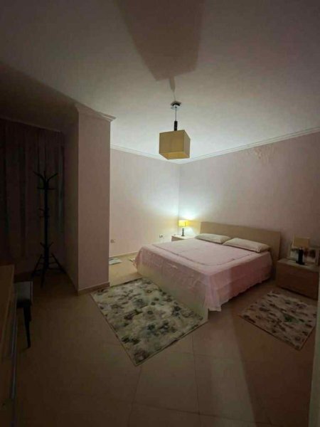Tirane, jepet me qera apartament 1+1+Ballkon Kati 5, 67 m² 500 € (STACIONI I TRENIT)