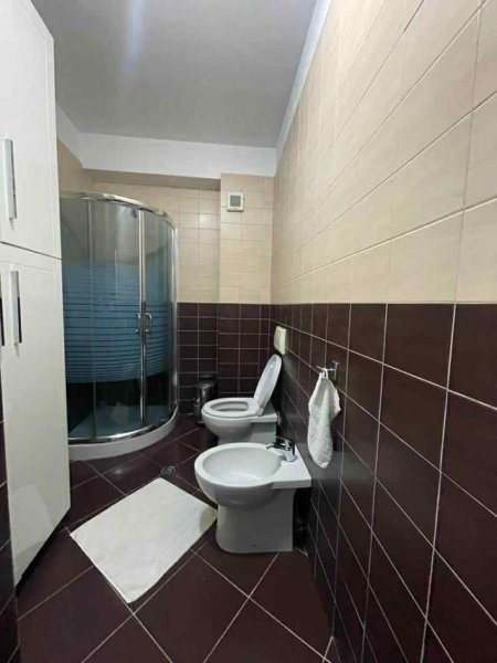 Tirane, jepet me qera apartament 1+1+Ballkon Kati 5, 67 m² 500 € (STACIONI I TRENIT)